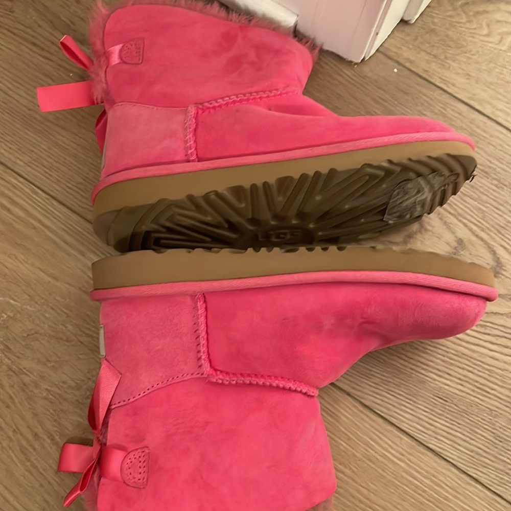 Pink UGGS - Picture 6 of 11